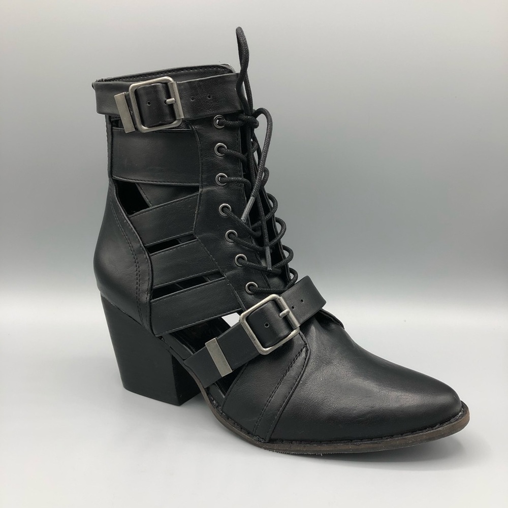 Coconuts by Matisse edgy buckle boots